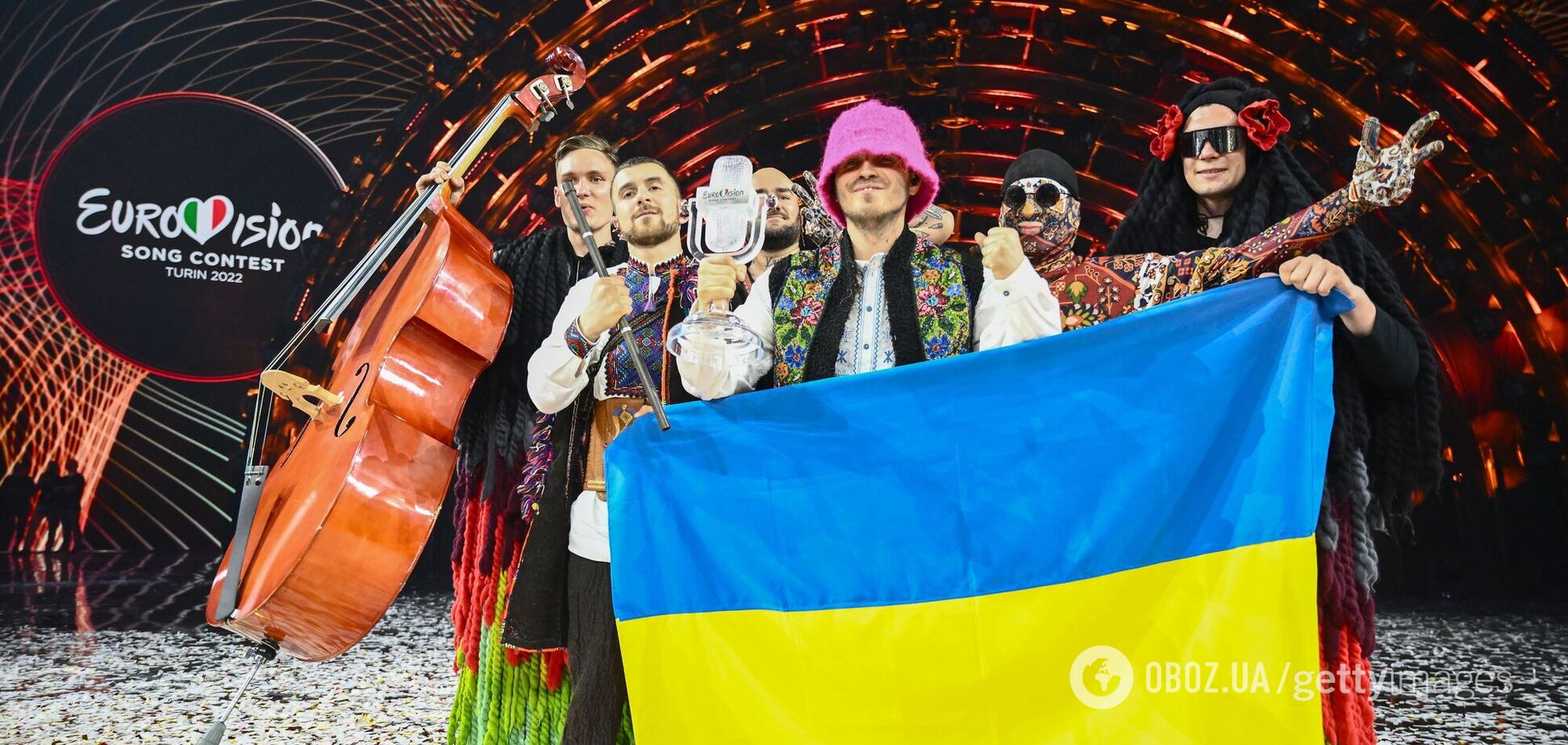 Хрустальный микрофон Kalush Orchestra прибыл в Киев: трофей Евровидения-2022 изготовили повторно