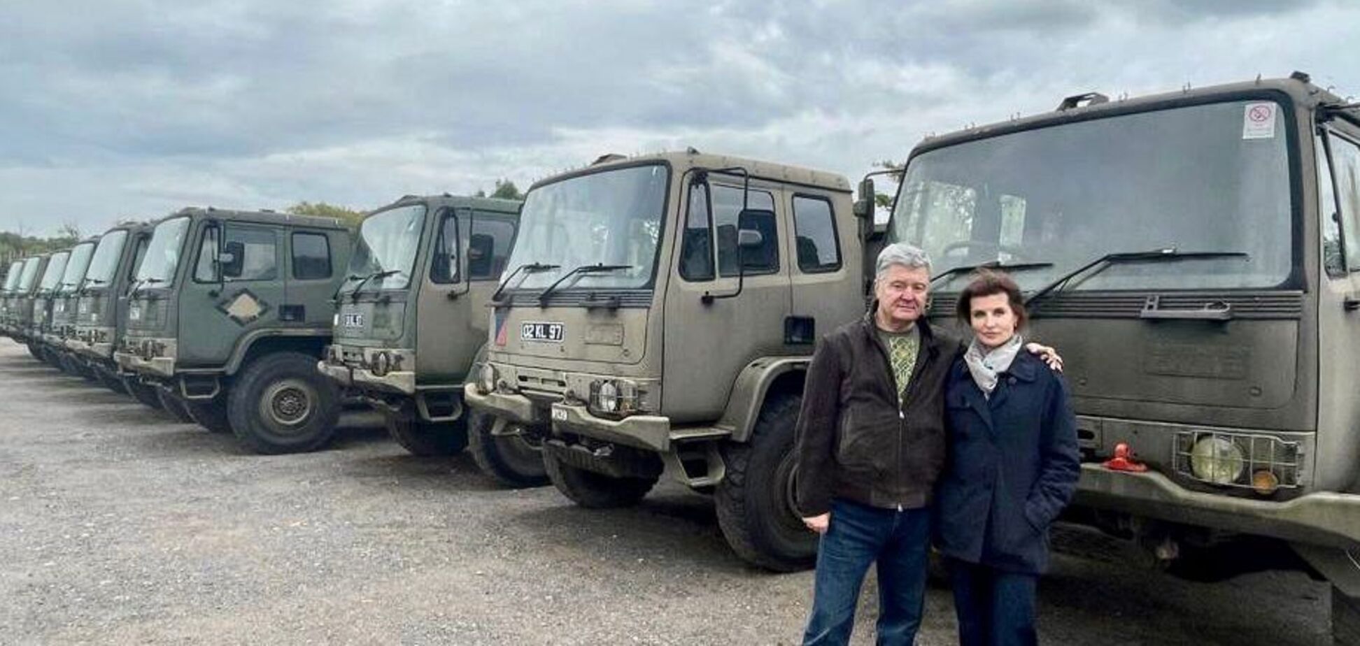 Порошенко відправив з Британії чергову партію вантажівок Leyland DAF для ЗСУ