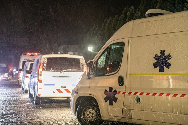 Фонд Новинського передав до Херсона вісім авто 'швидкої допомоги' та гуманітарний вантаж