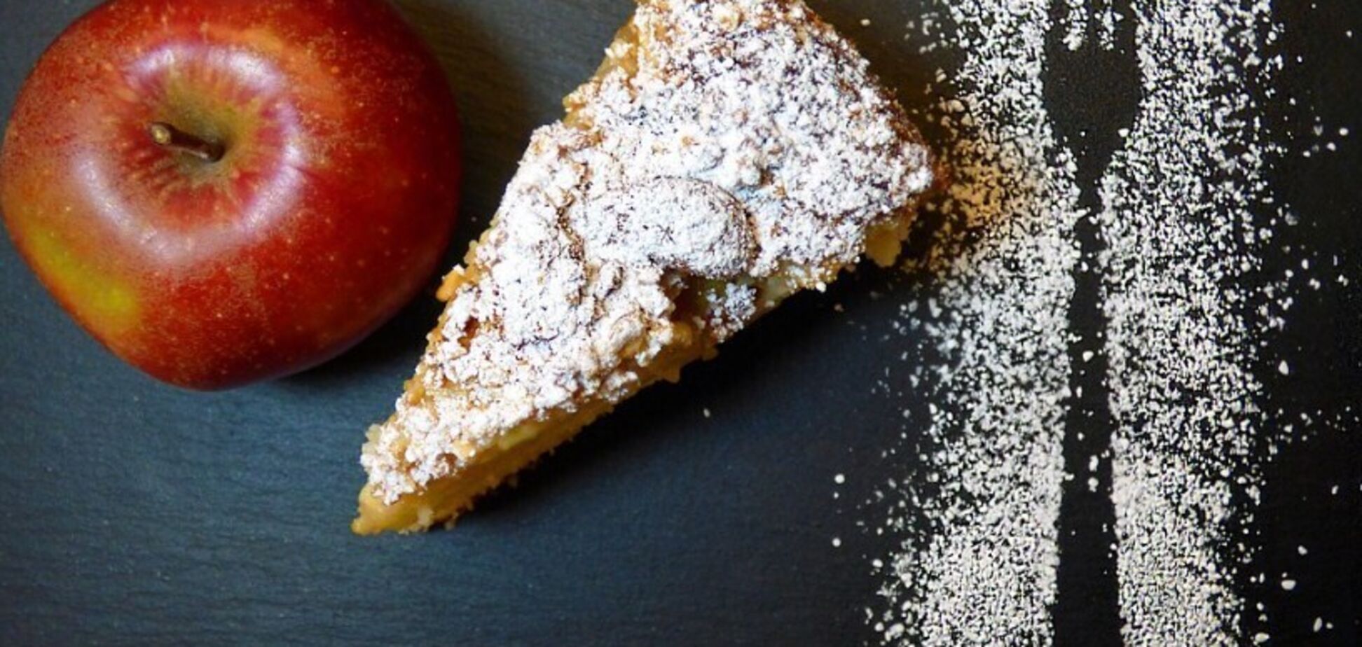 Повітряний яблучний пиріг: готується простіше, ніж шарлотка