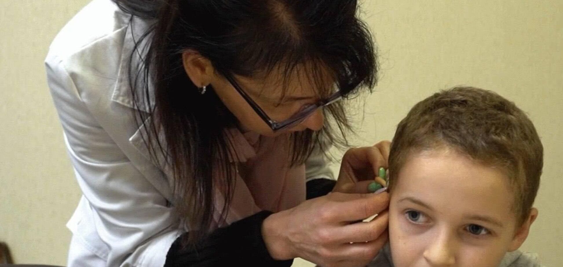'Тепер я чую': Фонд Ахметова допоміг відновити слух для 7-річного Роми з Миколаївщини