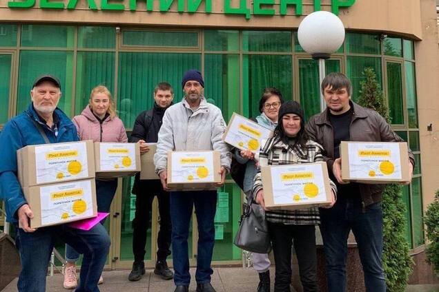 Чергова продовольча допомога від Фонду Ріната Ахметова надійшла до 'Зеленого центру Метінвест Запоріжжя'