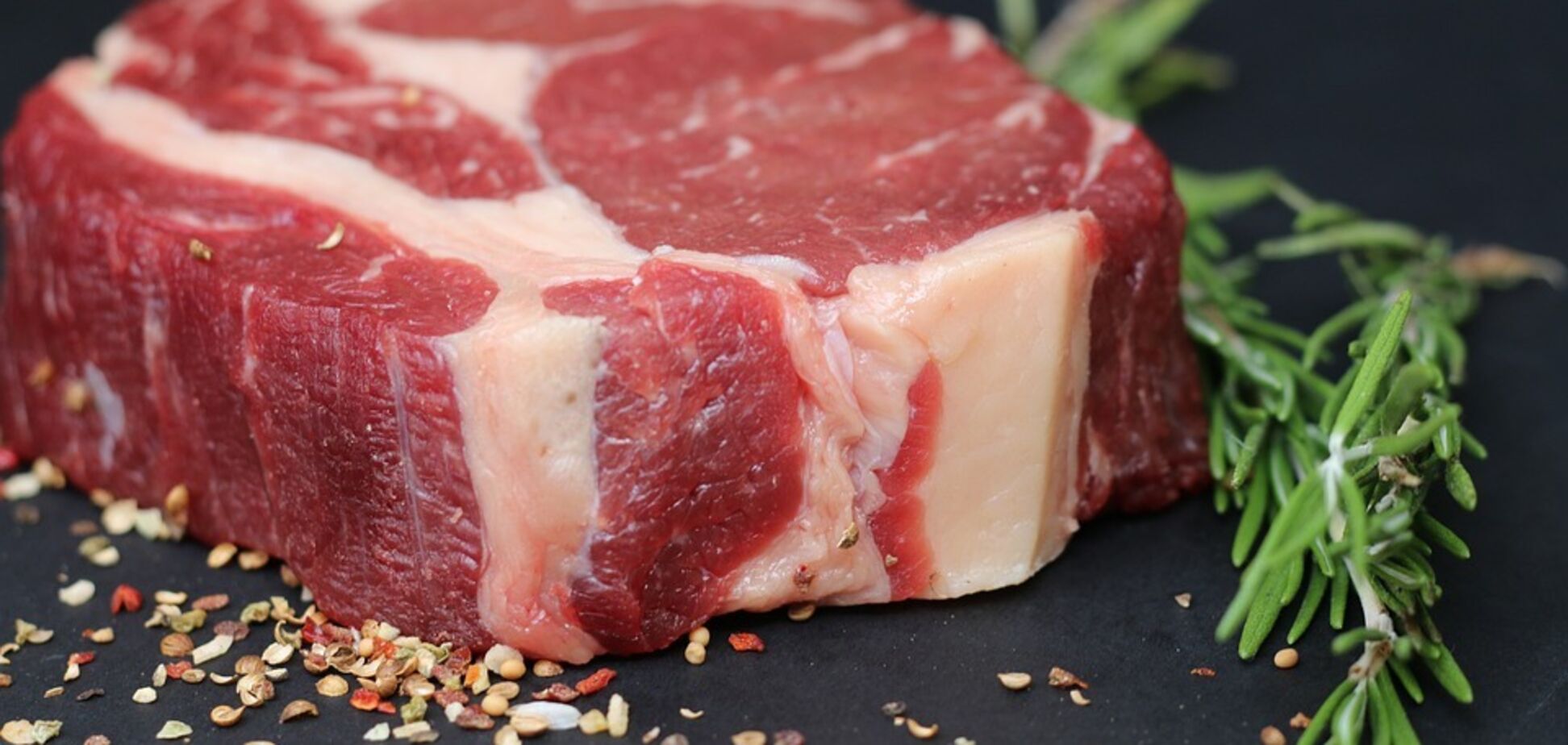 Як правильно засолити м'ясо: довго зберігається без холодильника 