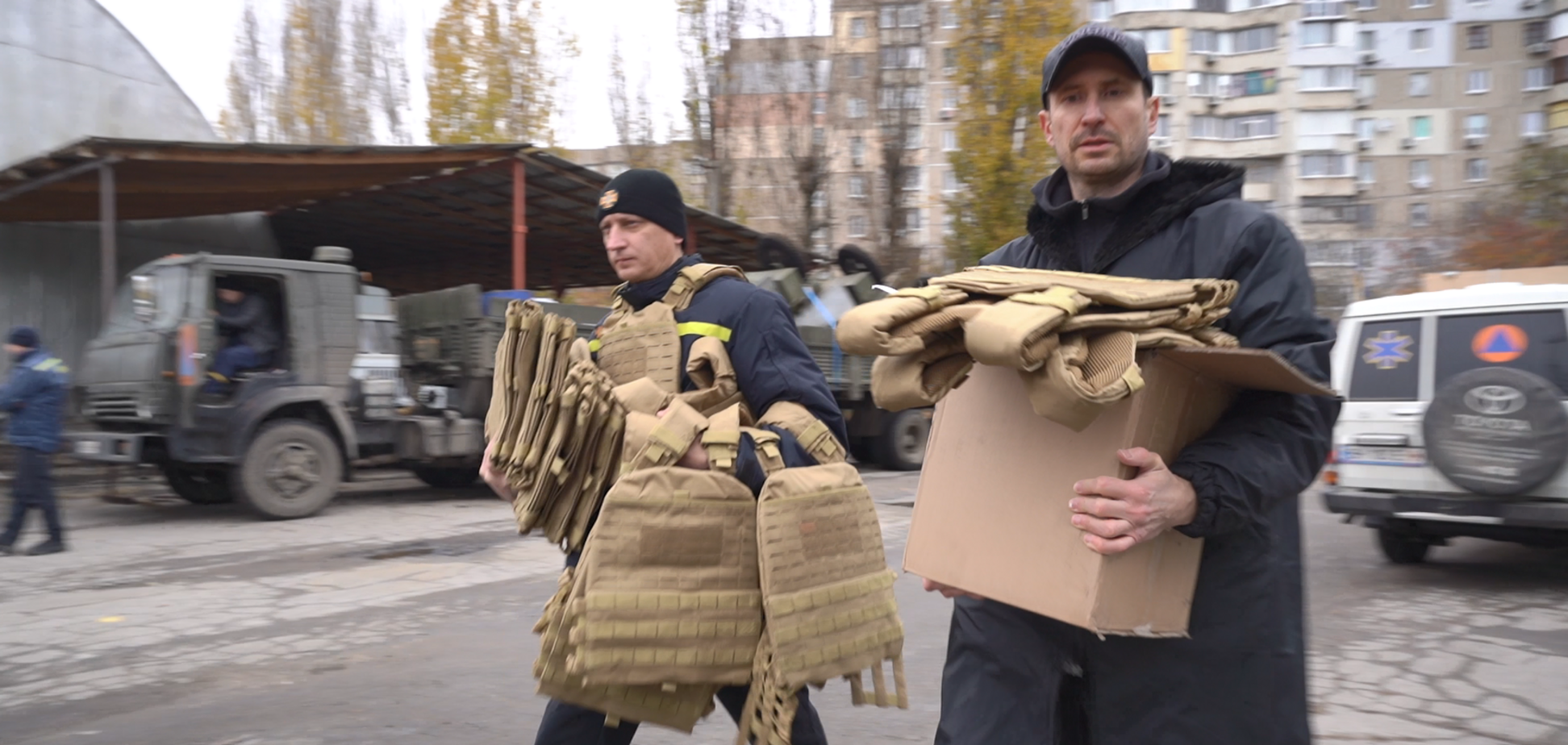 Спасатели Херсона получили бронежилеты от 'Стального фронта' Ахметова