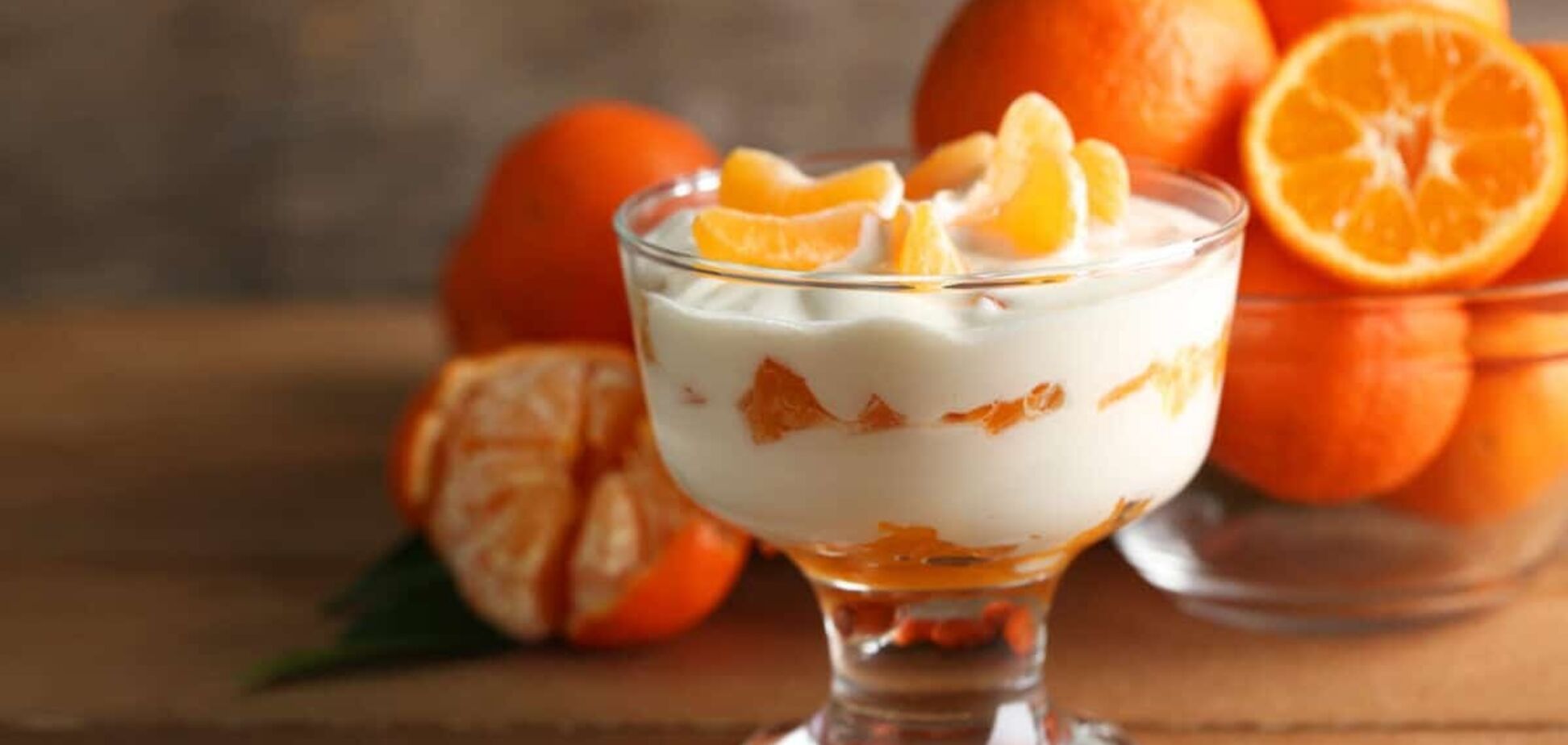 Ефектний мандариновий десерт у склянці: випікати не доведеться 