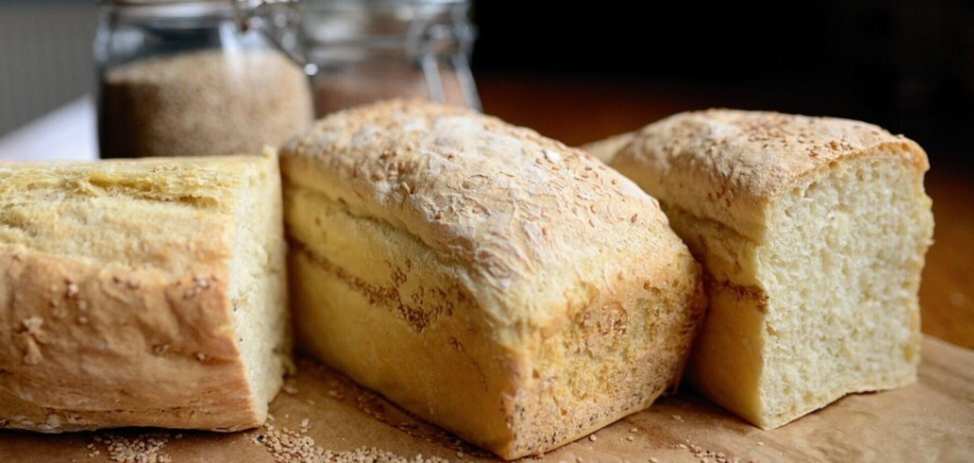 Як швидко приготувати домашній хліб в духовці: ароматний, як з печі