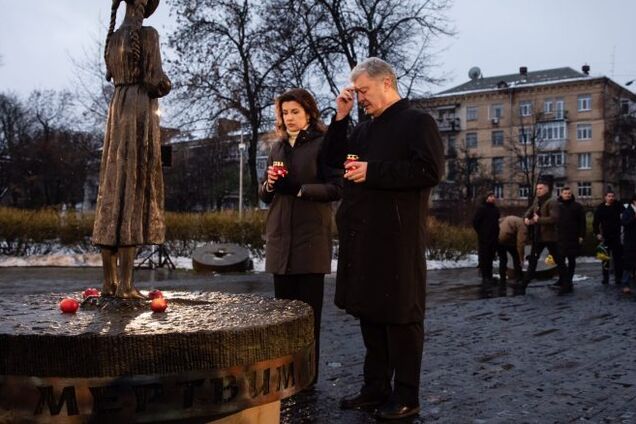 'Господь – з Україною, і Україна переможе': подружжя Порошенків разом із волонтерами, військовими та депутатами вшанували пам’ять жертв Голодомору. Фото