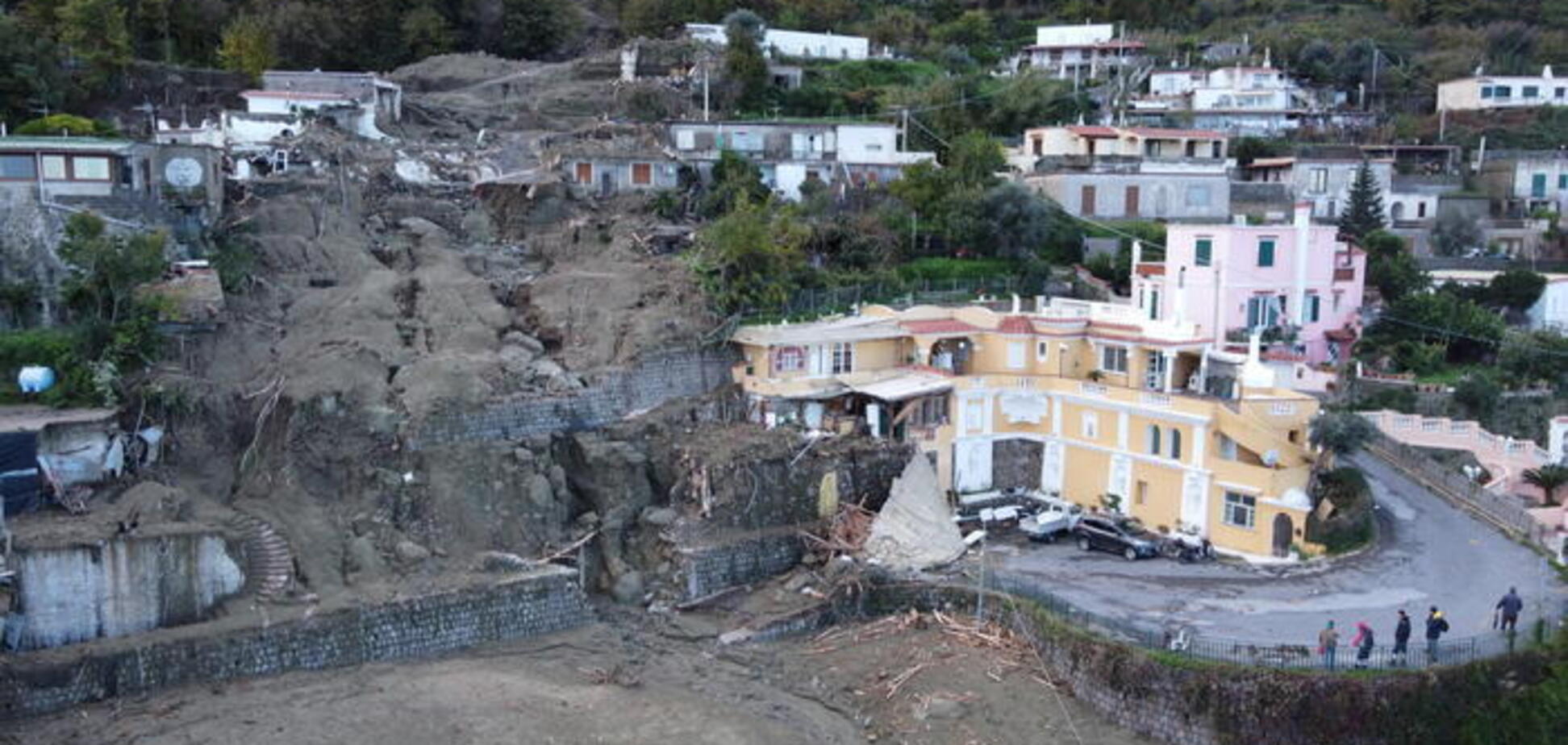 На острове Искья в Италии произошел оползень