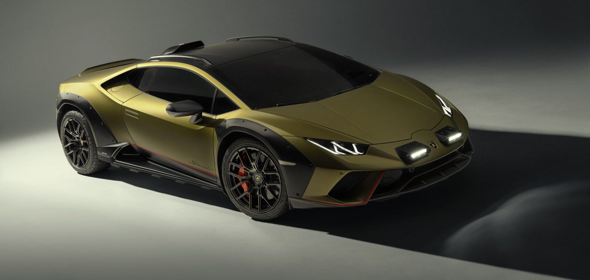Lamborghini представила 'внедорожный' Huracan. Видео