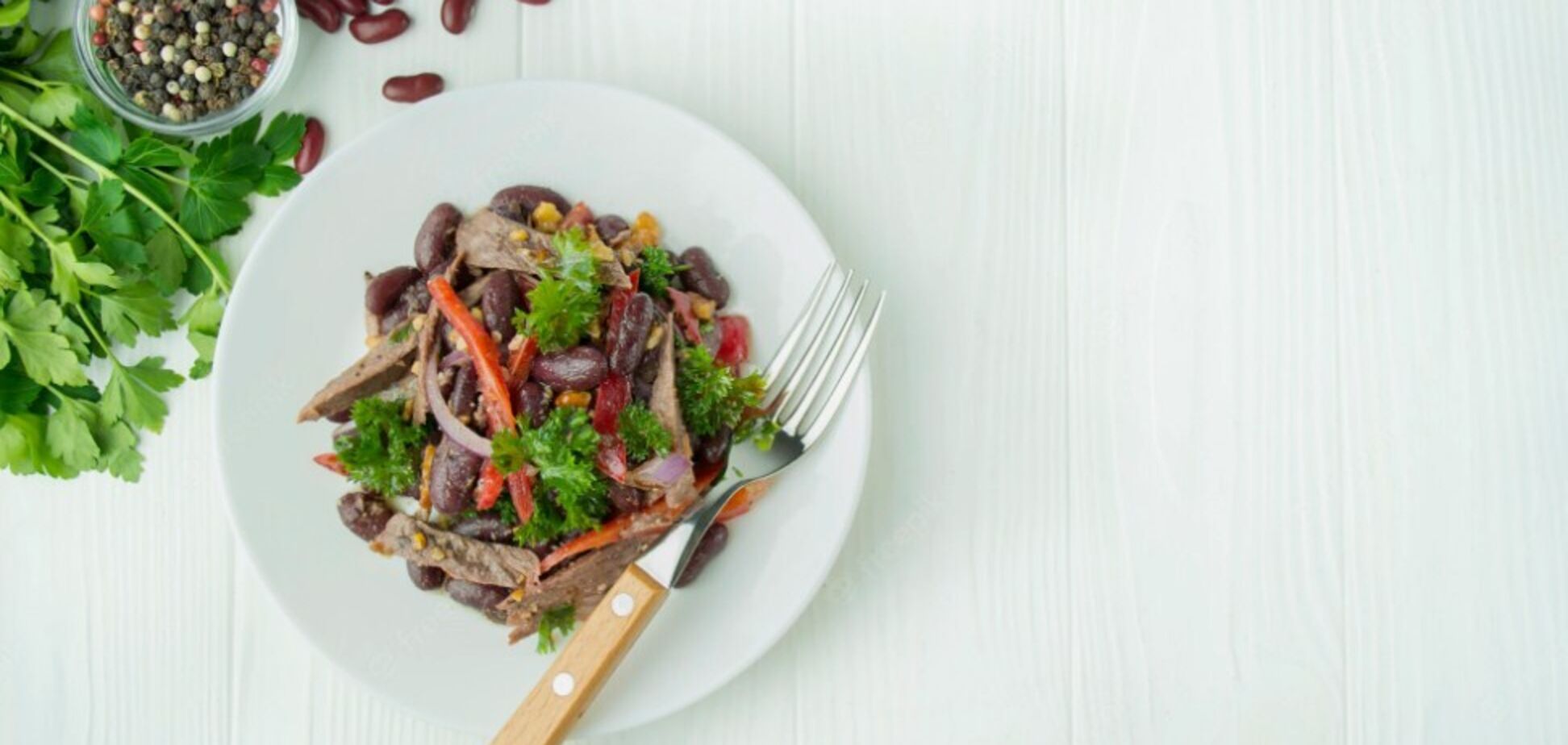Яскравий салат 'Тбілісі' з яловичиною: рецепт без майонезу