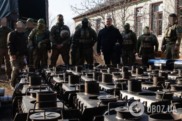 Порошенко привіз генератори та буржуйки захисникам України, які готуються звільняти південь