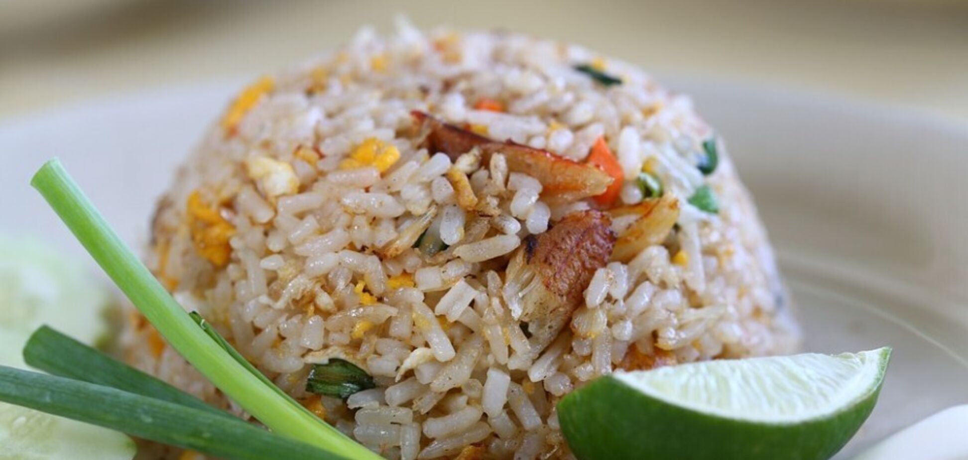 Варити не треба: як смачно та швидко приготувати рис з овочами