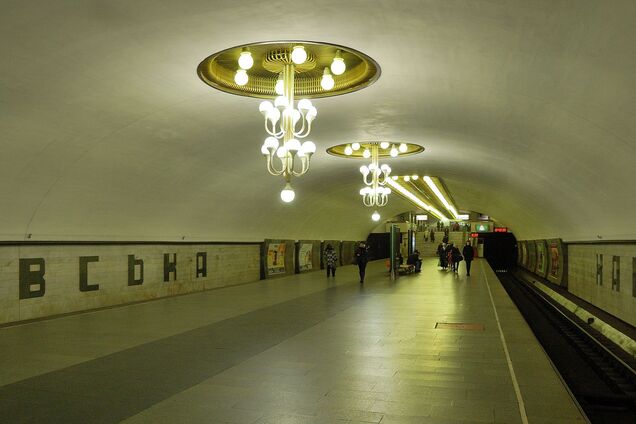 Чоловіку стало погано на пероні станції метро