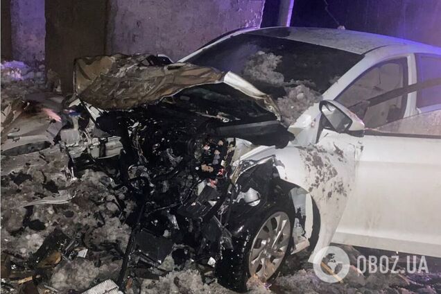 Водителя легковушки госпитализировали