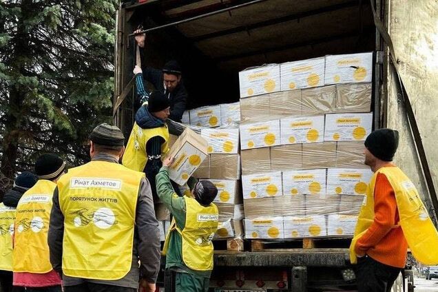 Переселенці в Дніпрі отримали гуманітарну допомогу від Фонду Ахметова