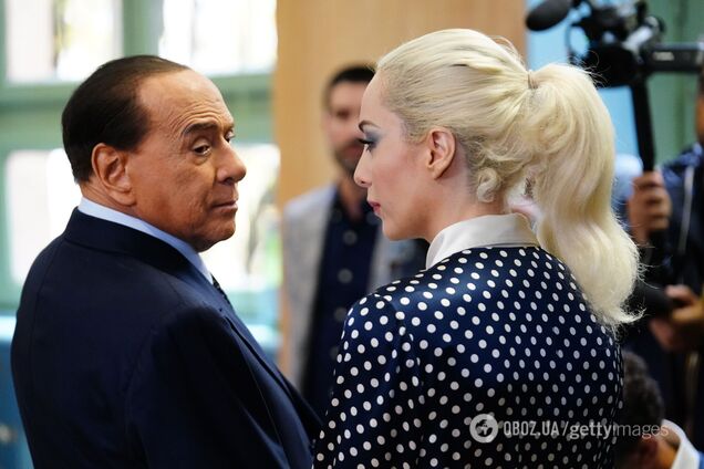 Берлусконі пообіцяв своїм футболістам 'автобус повій' та назвав умову. Відео