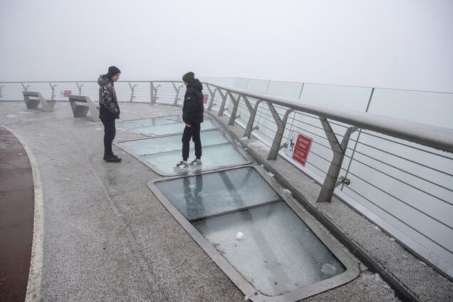 Кличко: пешеходно-велосипедный мост отремонтировали и снова открыли для посетителей