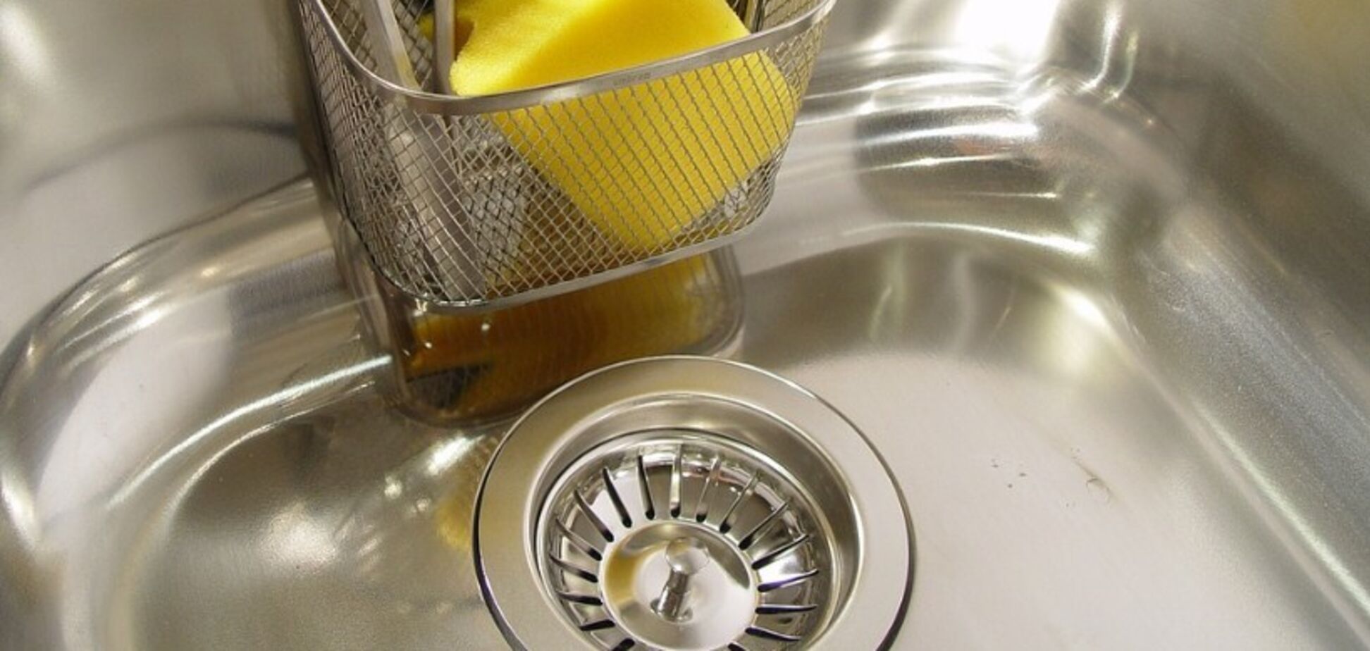 Как отмыть раковину на кухне до блеска: самый простой способ
