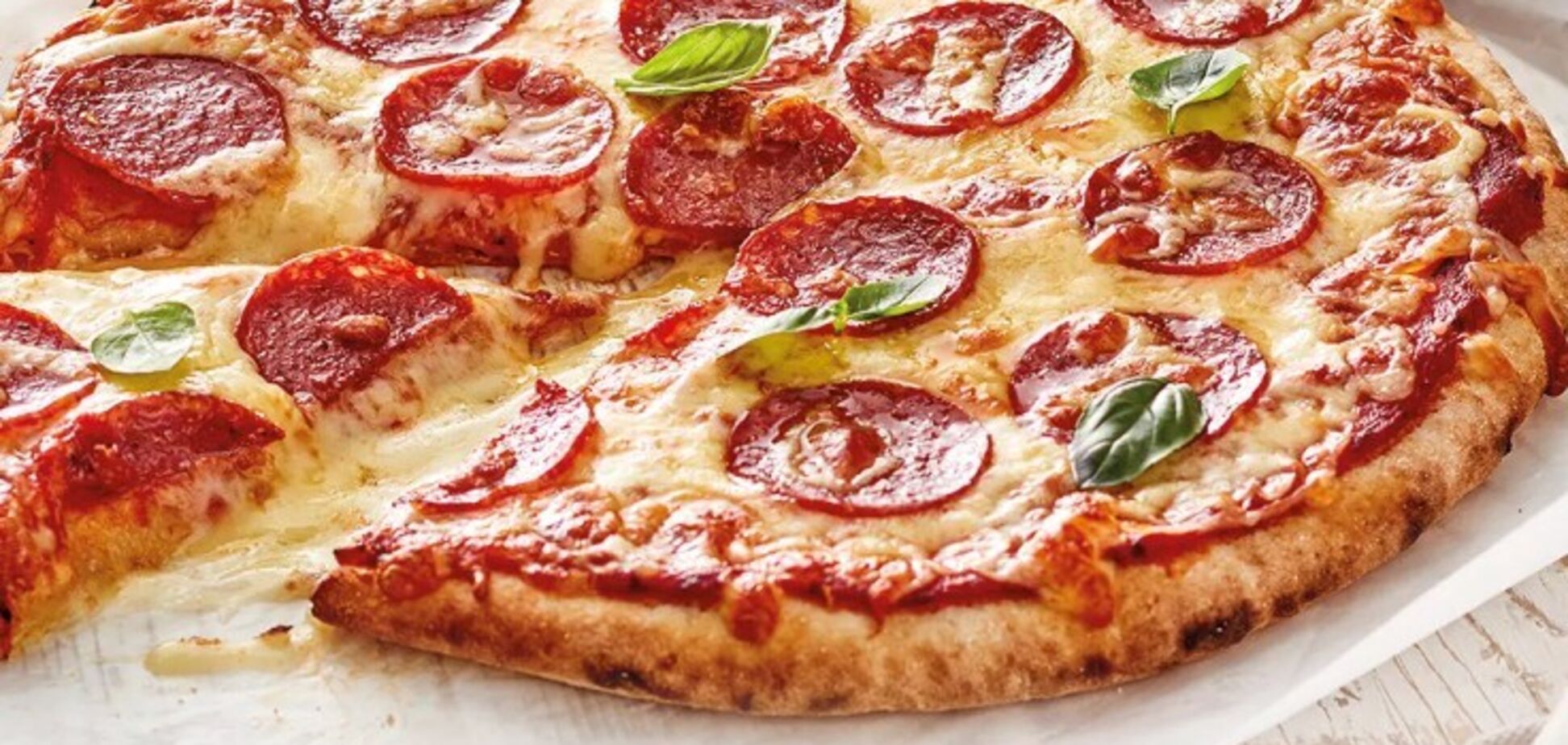 Из чего приготовить тонкое тесто на пиццу: получается лучше, чем в кафе