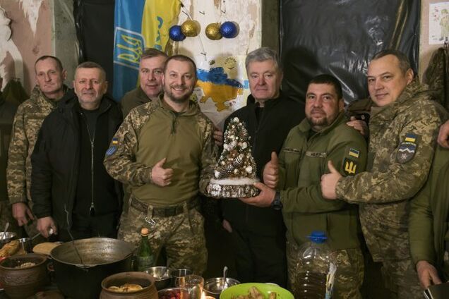 Порошенко привітав зі святом