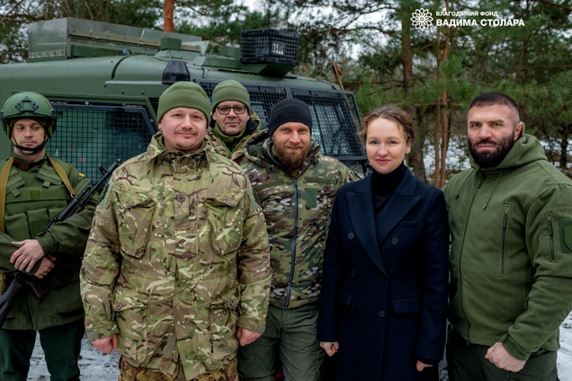 Фонд Столара передав захисникам України ще одне броньоване авто підвищеної прохідності