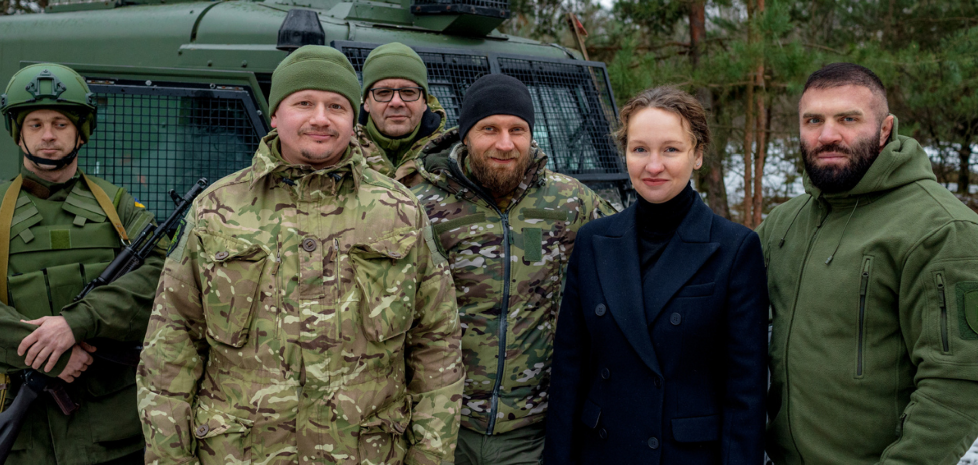Фонд Столара передав захисникам України ще одне броньоване авто підвищеної прохідності