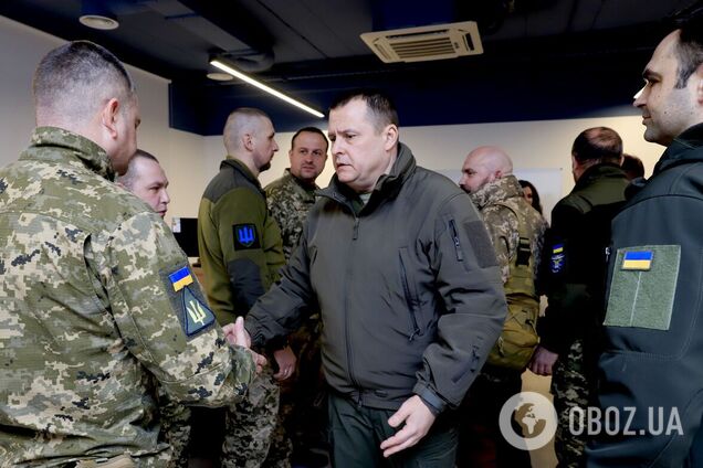 Филатов: власти Днепра передали на фронт очередную партию приборов ночного видения, о которых просили бойцы