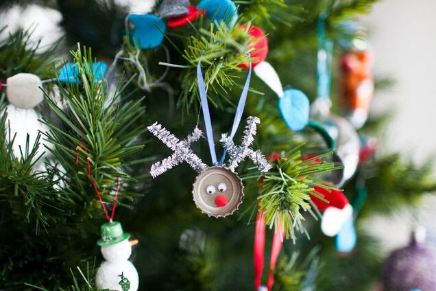 Новые игрушки для праздничных деревьев покупать не будут