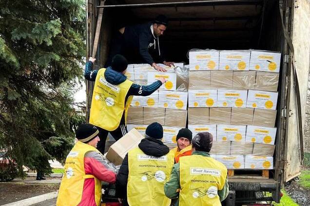 Переселенцы из Луганской области получили гуманитарную помощь от Фонда Ахметова