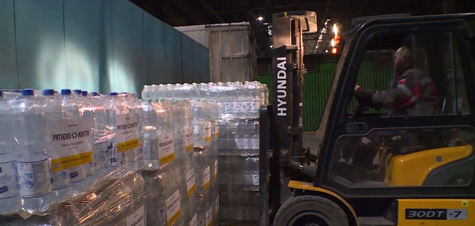 Больницы Херсона получили 50 тысяч литров воды от гумпроекта 'Спасаем жизнь'