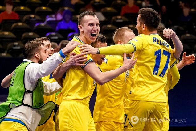 Українські футзалісти яскраво заспівали 'Червону руту' після виходу до півфіналу Євро. Відео