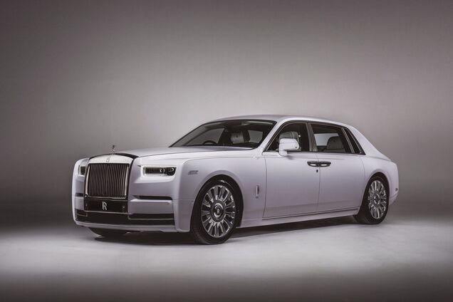 Rolls-Royce показал уникальный Phantom Orchid