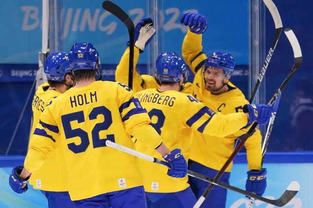 Хоккеист поразил футбольным трюком во время матча Олимпиады-2022. Видео