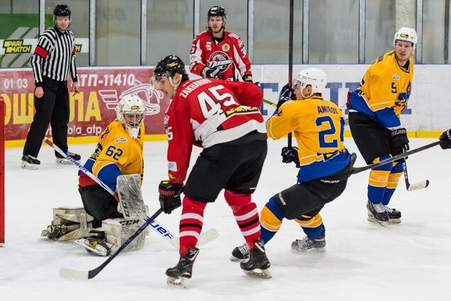 'Донбасс' добыл вторую сухую победу подряд над СК 'Сокол'