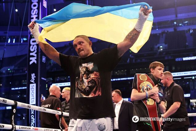 'Цыгане его захватили': Усик похвастался чемпионским поясом и передал привет Фьюри. Видео