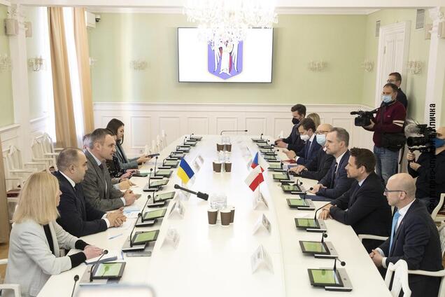 Кличко зустрівся з мерами Праги та Варшави, що прибули до Києва. Фото