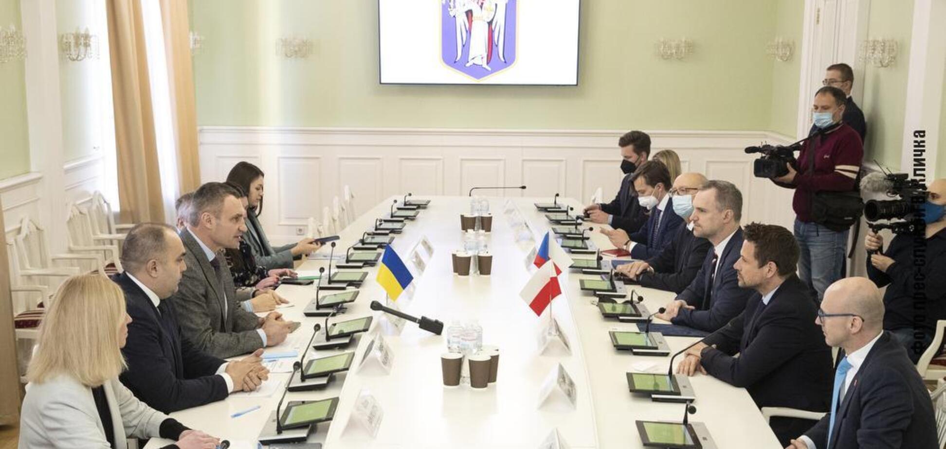 Кличко зустрівся з мерами Праги та Варшави, що прибули до Києва. Фото