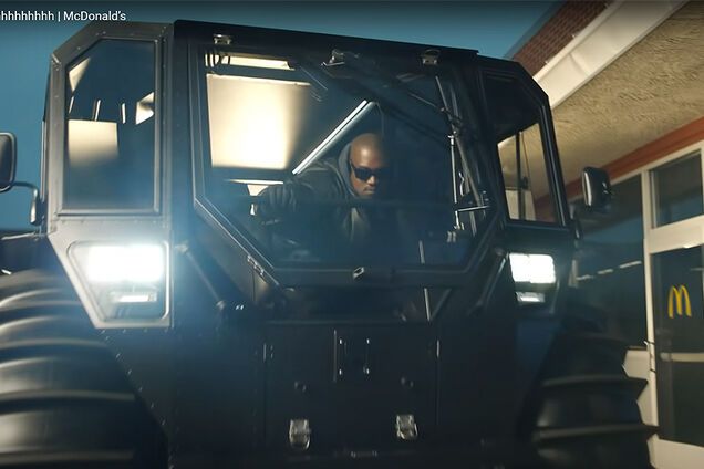 Канье Уэст приехал на украинском вездеходе в McDonald`s