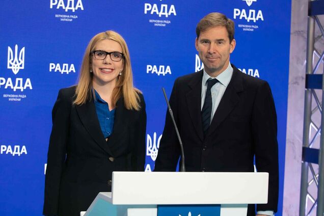 Кіра Рудик на брифінгу з Тобіасом Елвудом: наша сила – в єдності і рішучих діях