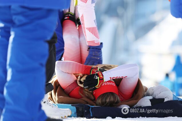 Швейцарську біатлоністку забрали з олімпійської траси на ношах