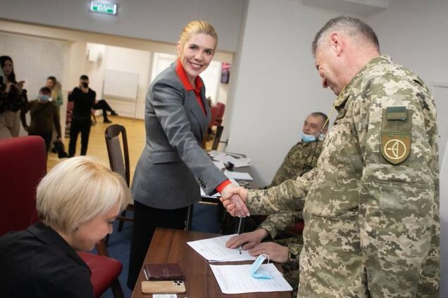 Сьогодні важливий для мене день: Кіра Рудик вступила до лав територіальної оборони