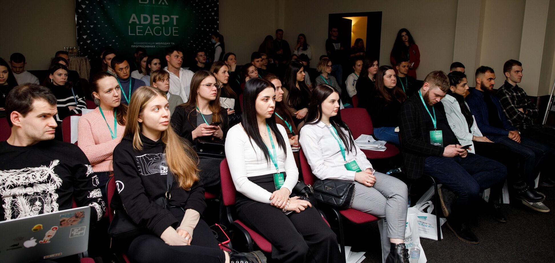 В Україні створили професійну спільноту для молодих стоматологів ADEPT LEAGUE