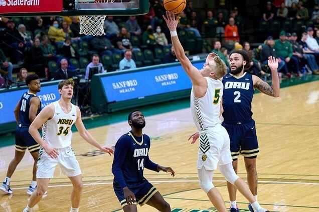 Баскетбольный матч студентов в США завершился массовой потасовкой. Видео