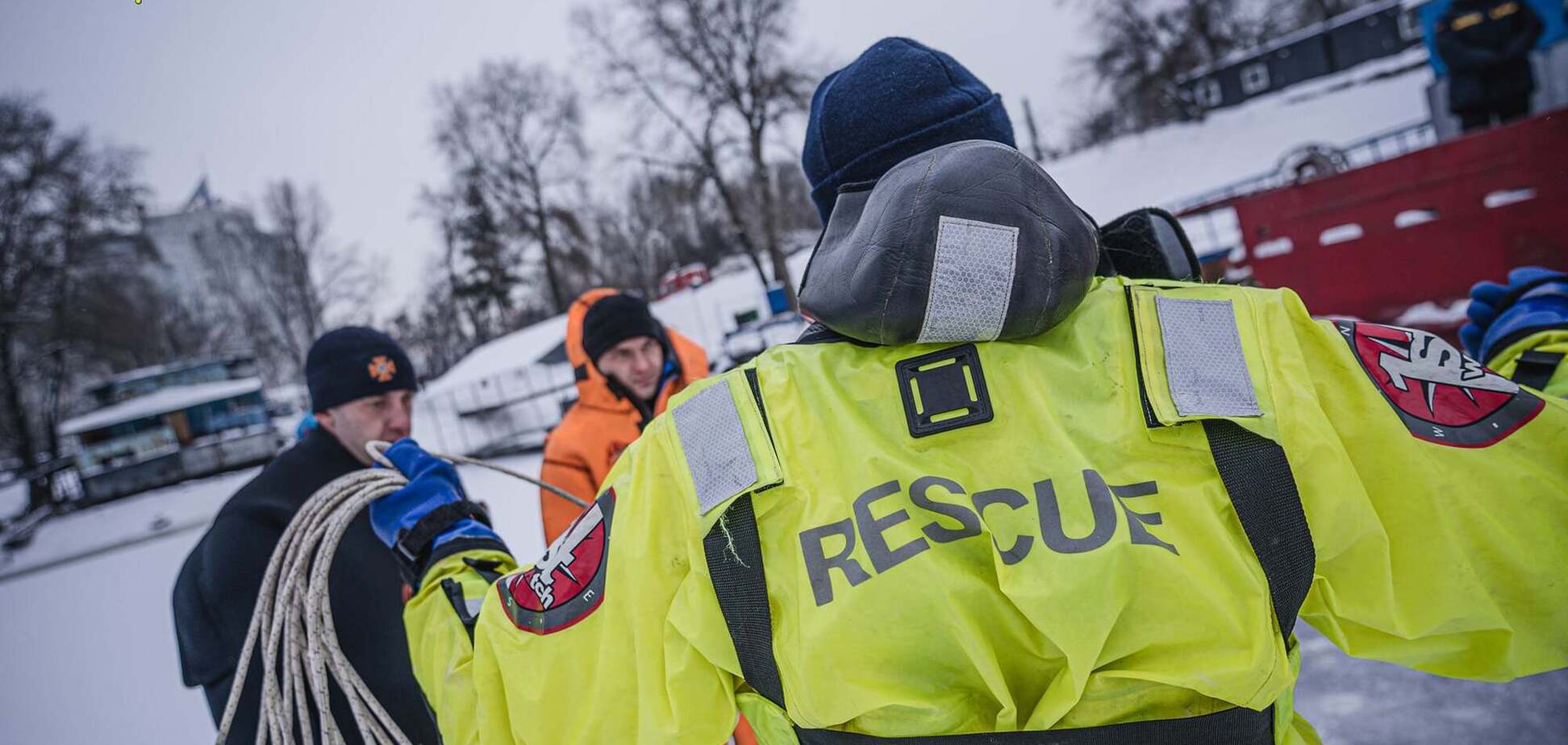 Рятувальники дістали тіло загиблого з води