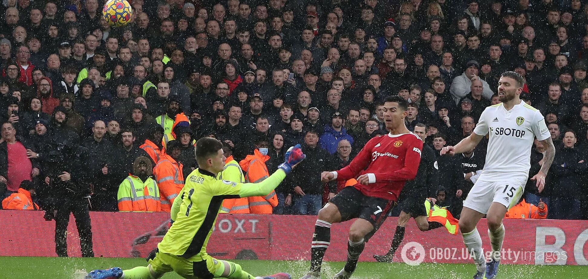 МЮ устроил голевую феерию в Англии, а Роналду поссорился с судьей. Видео