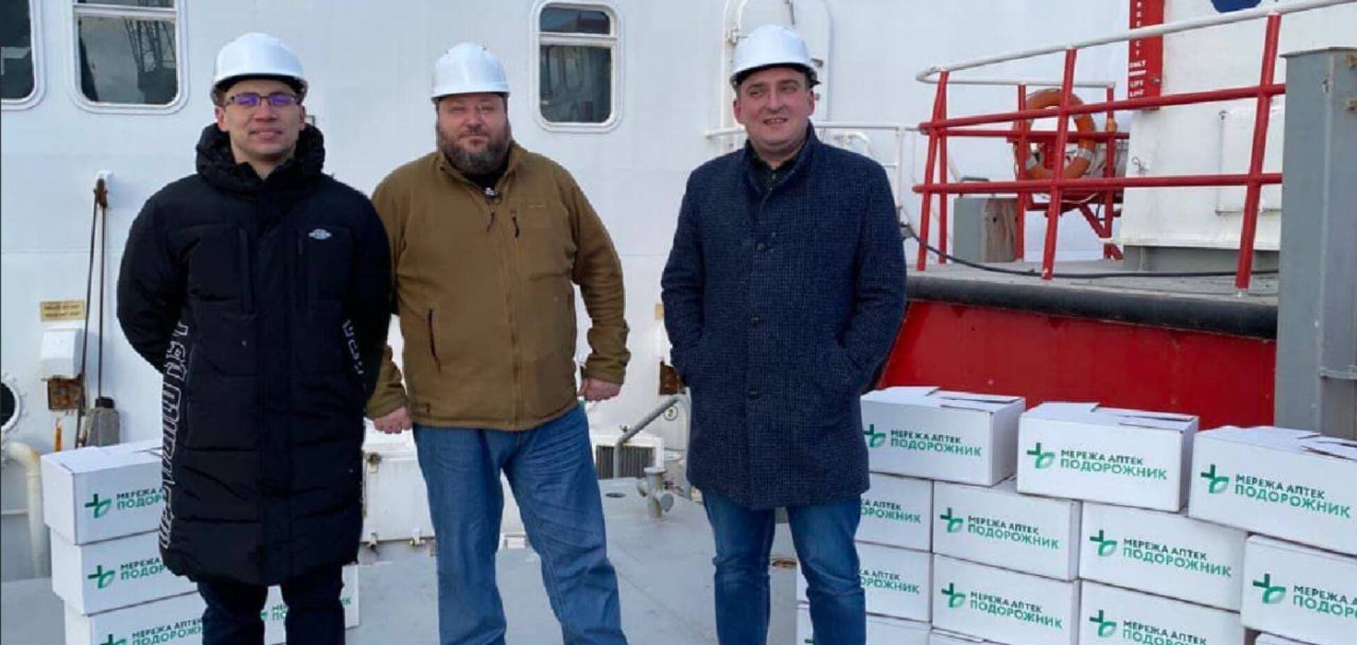 Крупнейшая аптечная сеть 'Подорожник' оказала помощь станции 'Академик Вернадский' в полном объеме