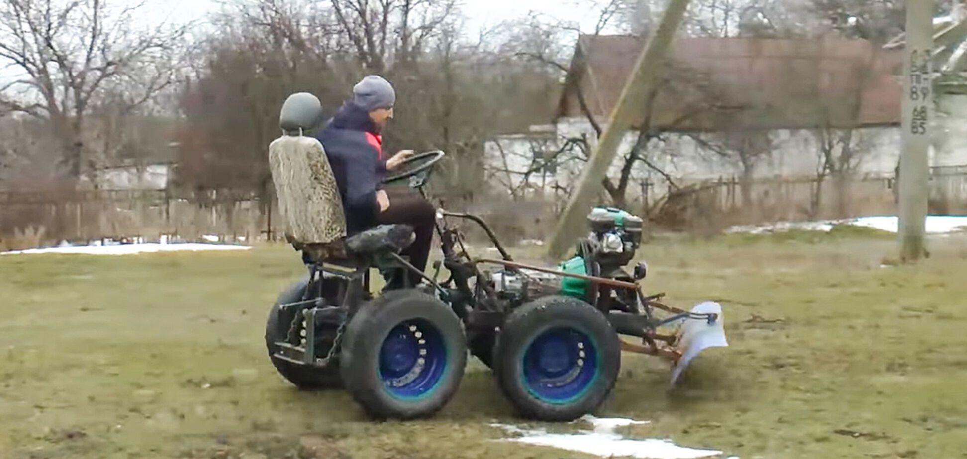 На Харківщині майстер створив унікальний мінітрактор