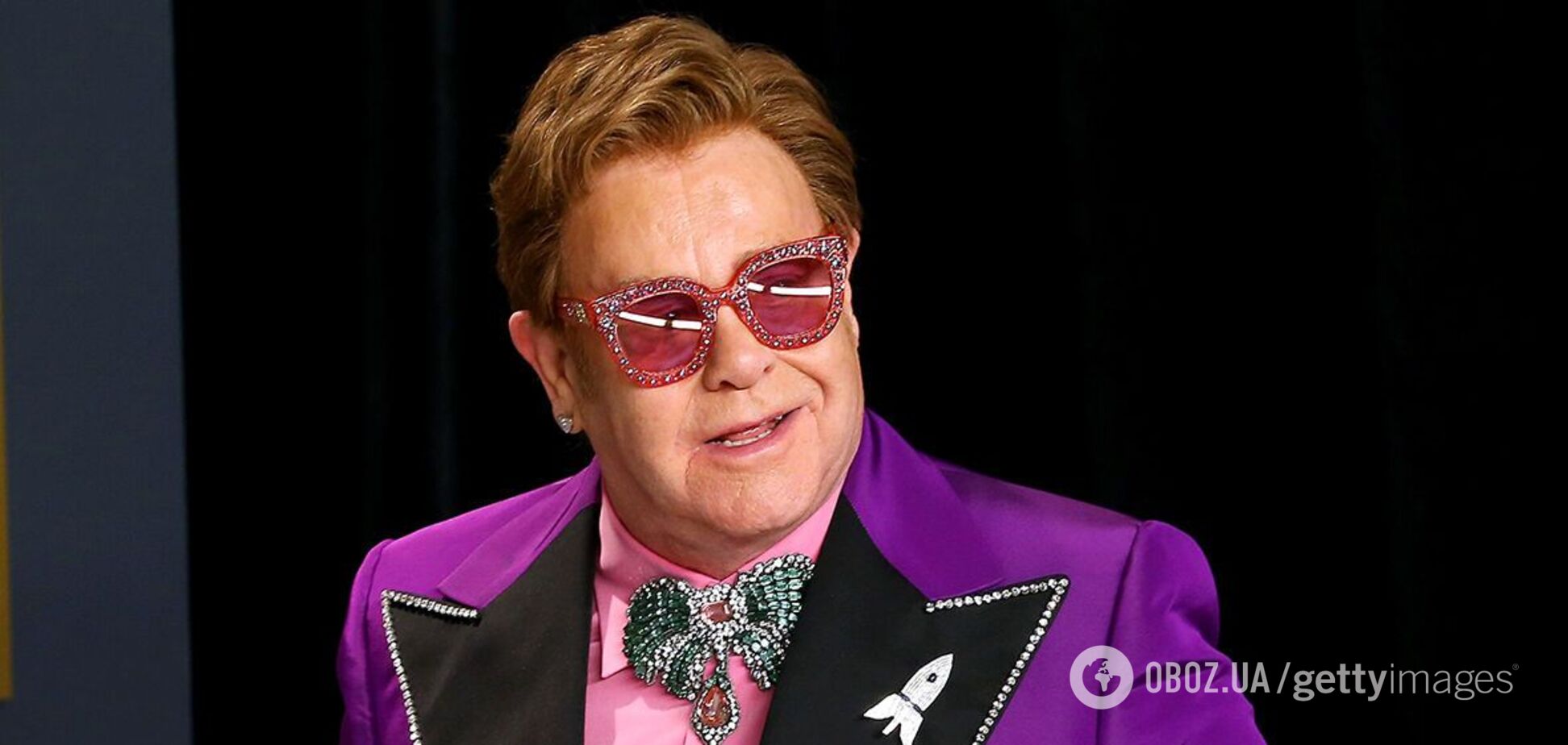 Самолет Элтона Джона попал в сильнейший шторм и смог приземлиться лишь с третьего раза. Все подробности