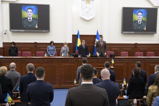 Киевсовет почтил минутой молчания погибшего на востоке Украины киевлянина Антона Сидорова