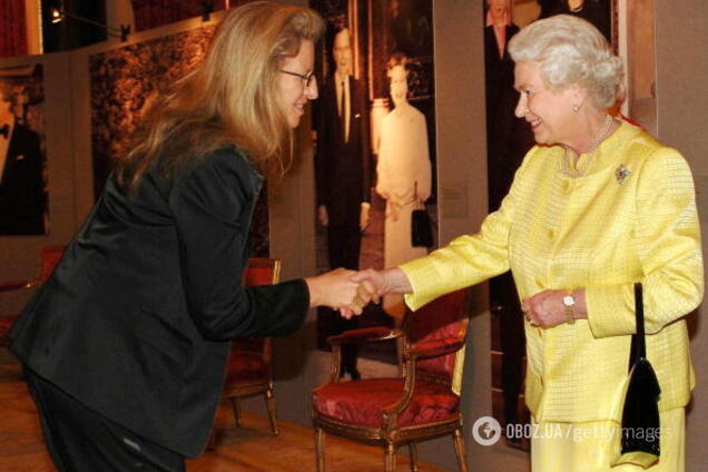 'Без корони буде краще'. Сміливий вчинок фотографа вразив Єлизавету ІІ